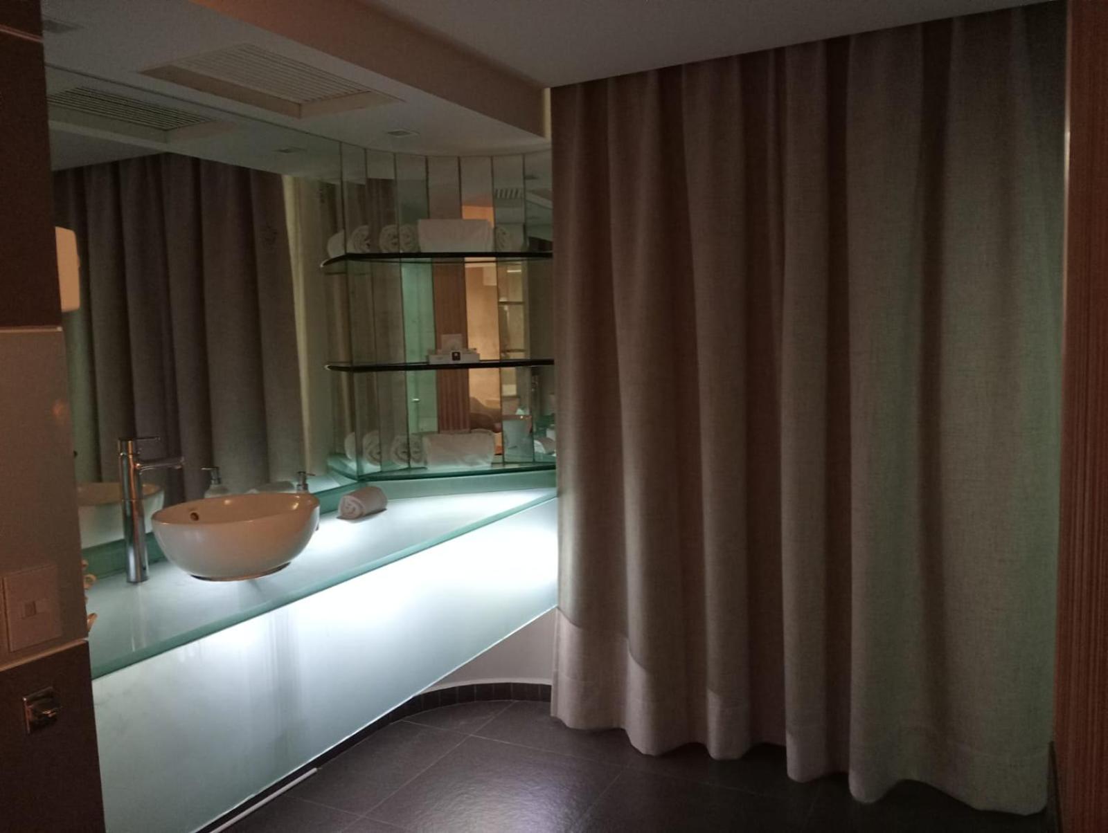 Ramada By Wyndham Mexico City Santa Fe Eksteriør billede