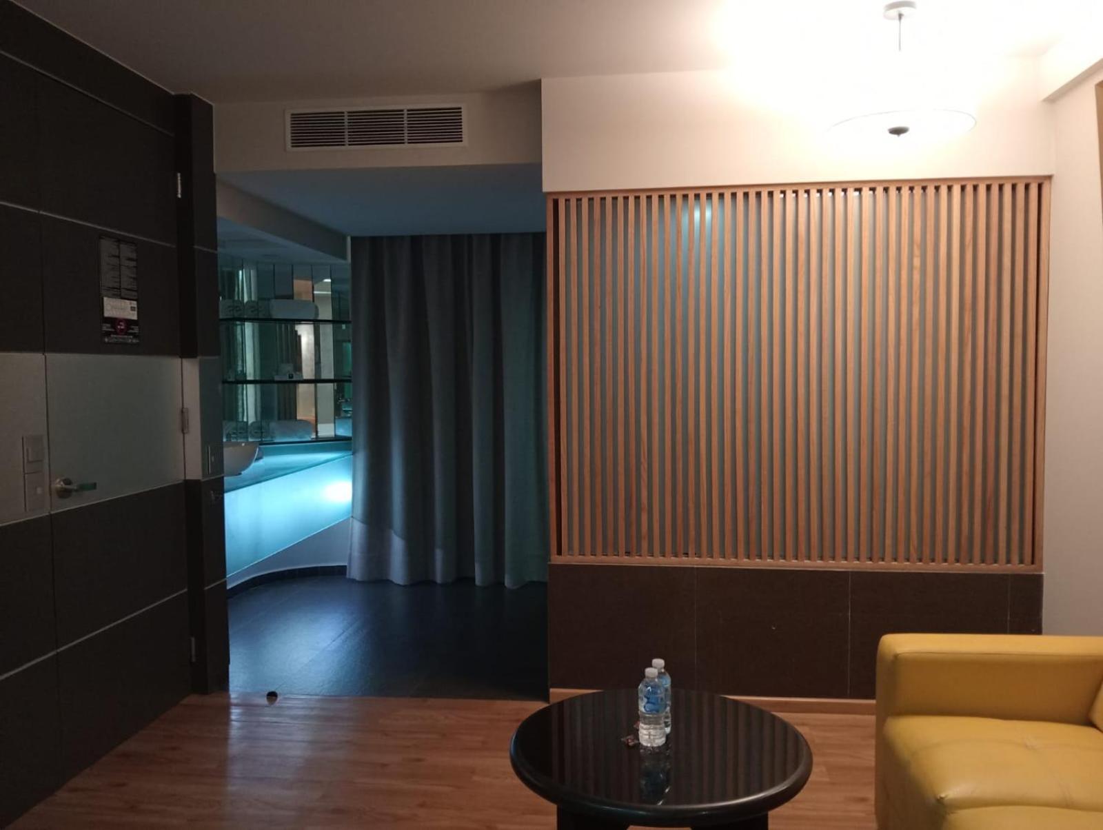 Ramada By Wyndham Mexico City Santa Fe Eksteriør billede
