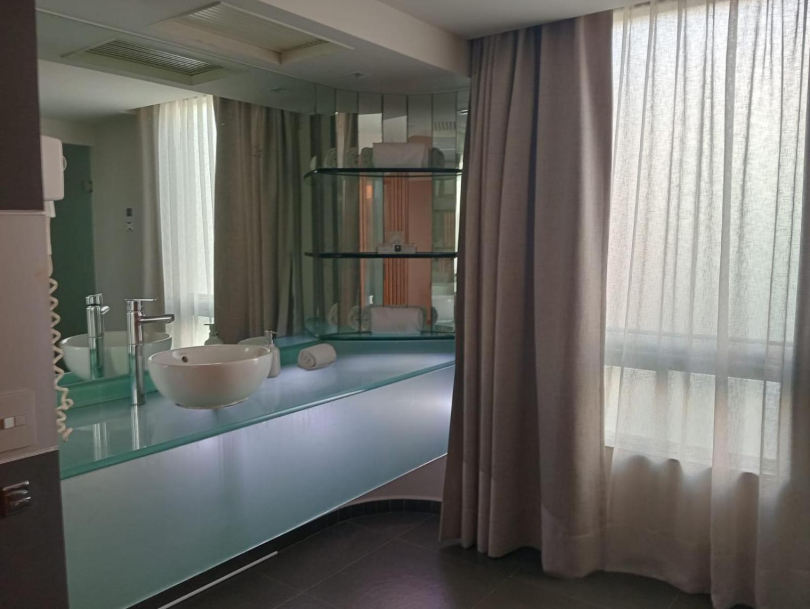 Ramada By Wyndham Mexico City Santa Fe Eksteriør billede